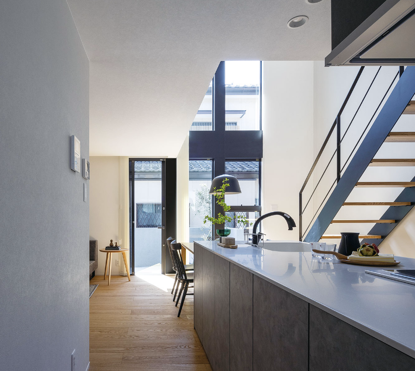 ダイニングスペース 吹き抜け 写真